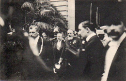 4V5Hy   Président R. Poincaré P. Doumer En Visite Lieu à Identifier - Politische Und Militärische Männer