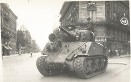 2 ° GUERRE MONDIALE , PARIS AOUT 1944 : TANK FRANCAIS - 1939-45