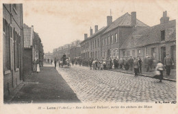 LENS :  Rue Edouerd Bollaert, Sortie Des Ateliers Des Mines. (TTB Animation) - Lens