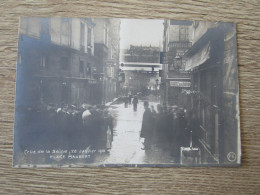 CPA PHOTO 75 PARIS CRUE DE LA SEINE JANVIER 1910 PLACE MAUBERT ANIMEE - Überschwemmung 1910