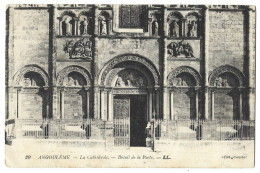 16 Angouleme - La Cathedrale - Detail De La Porte - Angouleme