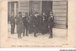 CAR-ABDP10-83-1026 - TOULON - MAITRE ANTONIN AUBIN ET SON SECRETAIRE ENTRANT AU TRIBUNAL MARITIME - Toulon