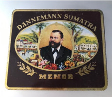 ANCIENNE BOITE EN TOLE CIGARES DANNEMANN SUMATRA/ MENOR - Empty Tobacco Boxes