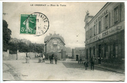 CPA Voyagé 1914 * LE CHESNAY Place Du Tertre ( Animée + Chevaux Devant A St Fiacre Epicerie Vins * Editeur J. Berton - Le Chesnay