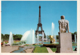 PARIS - La Tour Eiffel Et Les Jets D'eau Des Jardins Du Palais De Chaillot - Tour Eiffel