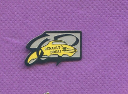 Rare Pins Auto Voiture Renault Douai K635 - Renault