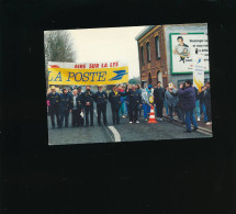 CPM - Groupe De Facteurs Venu Encourager Le Passage De La Flamme Olympique à ESSARS 62 Pas De Calais - Photo F. LEROUX - Postal Services