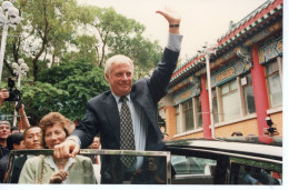 HONG KONG  CHRIS PATTEN HOMME POLITIQUE BRITANIQUE ET SA FEMME  EN 1997 PHOTO BOULAT  SIPA PRESS - Lieux