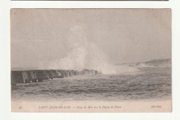 64 . SAINT JEAN DE LUZ . COUP DE MER SUR LA DIGUE DU SOCOA . 1905 - Saint Jean De Luz