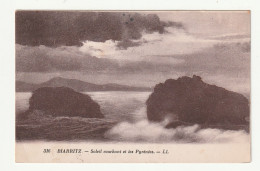 64 . BIARRITZ . SOLEIL COUCHANT ET LES PYRENEES - Biarritz