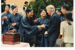 HONG KONG  CHRIS PATTEN HOMME POLITIQUE BRITANIQUE ET SA FEMME  EN 1997 PHOTO BOULAT  SIPA PRESS - Lieux