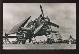 AVIATION - GUERRE D'INDOCHINE - LES INGENIEURS REVISENT UN HELICAT - 1946-....: Ere Moderne