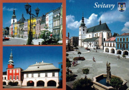 1 AK Tschechien * Die Stadt Svitavy, Der Friedensplatz, Altes Rathaus Und Haus Zum Mohren, Die Kirche Mariä Heimsuchung - Tchéquie