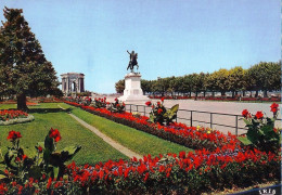 *CPM - 34 - MONTPELLIER - Promenade Du Peyrou, Statue De Louis XIV Et Château D'eau - Montpellier