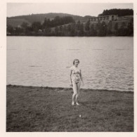 Vintage Foto Junge Frau Urlaub Am See - Pin-ups