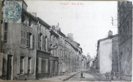 C. P. A. : 55 : VERDUN : Rue De Rû, Animé, Timbre En 1906 - Verdun