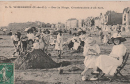 WIMEREUX :  Sur La )plage, Construction D'un Fort. (plan Superbe ... Avec Costume De Plage !) - Autres & Non Classés