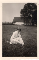 Vintage Foto Junge Frau Ein Schöner Sommertag - Personnes Anonymes