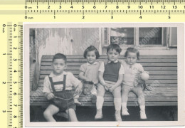 REAL PHOTO Group Cute Kids Boys Girls Sitting On Bench Fillettes Et Garcons  PHOTO SNAPSHOT - Anonymous Persons