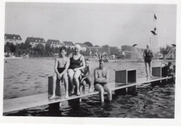 Vintage Foto Junge Frau Urlaub Am See - Pin-up