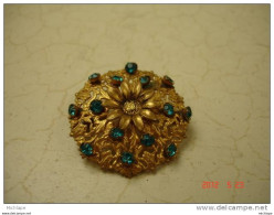 BROCHE DOREE +  STRASS  DIAMETRE  3 Cm,5 TRES BON ETAT - Brooches