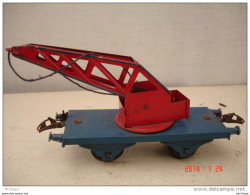 WAGON  GRUE BLEU ET ROUGE    ECARTEMENT O    TRES BON ETAT - Güterwaggons