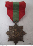 Medaille  De La Famille  Avec Ruban - Francia