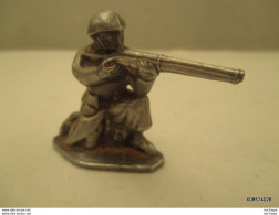 Figurine Soldat Tireur A Genoux En Alu - Toy Memorabilia