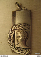 Medaille De Sport  Vers 1930  4 Cm Sur 2 Cm 5   Tb état - Francia