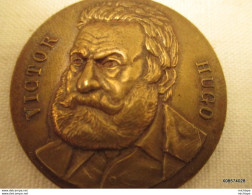 Medaille Victor Hugo   Diametre 4 Cm     Tb état - Francia