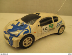 VOITURE - MINIATURE    Peugeot 206 Teleguidé  - Peinture D'origine Blanche Livrée  Sans Piles - Jouets Anciens