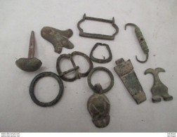 Lot De 10 Objets - Boucle -   Et Autre - Période De Gallo Romain A Moyen Age - Armes Neutralisées