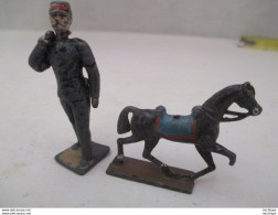 Lot Un Soldat De Plomb H 7 Cm + Un Petit Cheval  H 3 Cm (plomb ) - Jouet Du Début 20 Em - Toy Memorabilia