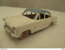 Voiture  Miniature 1/43 Em  DINKY TOYS -  SIMCA VERSAILLES - - Dinky