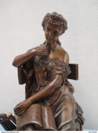 Belle Statuette Regul - LA LECTURE - Femme Assise Signé DORIO Parfait état Haut 28 Cm Poids 2 Kg 4 - Metall
