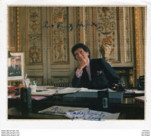 N°  1582  SIGNATURE SUR PAPIER 17X19cm  SUPPORT CARTON DE JACK LANG   TRES BON ETAT - Other & Unclassified