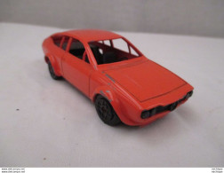 Miniature -1/43 Em -  Voiture    - SOLIDO  -   ALFETTA G T V   - - Solido