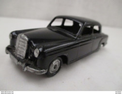 Voiture 1/43 Em - C I J -  MERCEDES 220 - CIJ