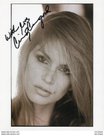 N° 93 -  AUTOGRAPHE DE CINDY CRAWFORD  - GRANDE ET BELLE PHOTO 20X 25 - Other & Unclassified