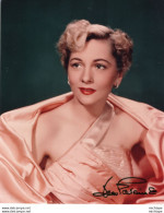 N°101 - AUTOGRAPHE  DE JOAN FONTAINE -  GRANDE  ET BELLE PHOTO 20X25 - Autres & Non Classés