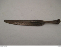 Très Bel Ouvre Lettre  En Bronze  Patte D'oiseau , Et Plume - Letter-opener