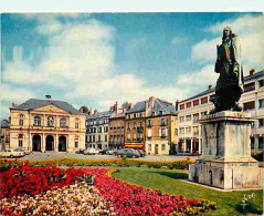 08 - Sedan - La Place Turenne - L'Hotel De Ville - Automobiles - Fleurs - CPM - Voir Scans Recto-Verso - Sedan