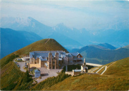 38 - La Salette - Sanctuaire Notre Dame De La Salette - Le Sanctuaire Le Mont Planeau Et Les Dents Du Dévoluy - Lieu De  - La Salette