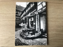 RIQUEWIHR La Cour Des Cigignes Le Vieux Puits Et Les Galeries - Riquewihr