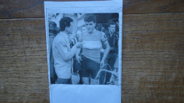 Les Abrets : Isère , Cycliste , Le 2-11-1966 Mr Cavagna Endosse Les Couleurs Abrésiennes - Orte