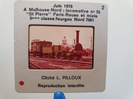 Photo Diapo Diapositive TRAIN Wagon Juin 1976 Loco Vapeur N°33 St Pierre Paris Rouen & Mixte 3ème Cl Fourgon VOIR ZOOM - Diapositives (slides)