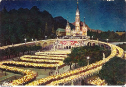 *CPM  - 65 - LOURDES - La Basilique Illuminée Et La Procession Aux Flambeaux - Lourdes