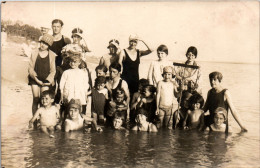 CP Carte Photo D'époque Photographie Vintage Plage Groupe Mode Abry... à Situer - Coppie