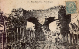 ROUSSILLON    ( ISERE )   Vieux Remparts   ( ROUSSEUR ) - Roussillon