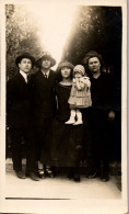 CP Carte Photo D'époque Photographie Vintage Groupe Famille Mode  - Couples
